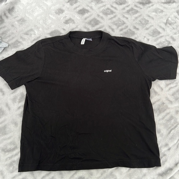 Divided(H&M) black tshirt with ‘original’ in right front corner size M - Picture 1 of 3
